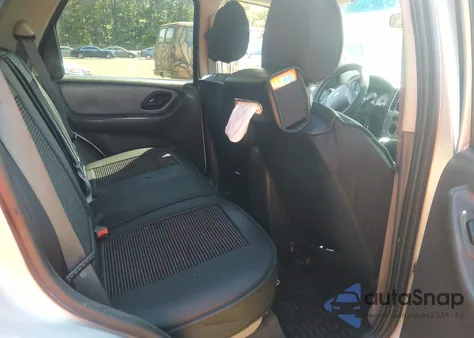 2005 Ford Escape Xlt from USA, damaged, VIN 1FMYU93115KE30921